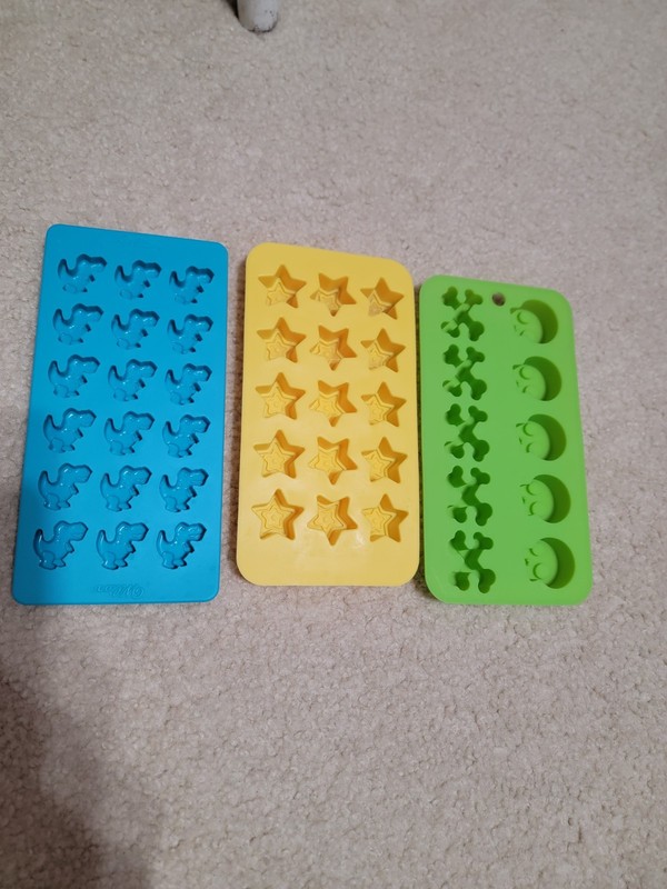 Wilton Silicone Molds Lot Of 3- Dinosaurs,stars And Skull And Bones. Never Used