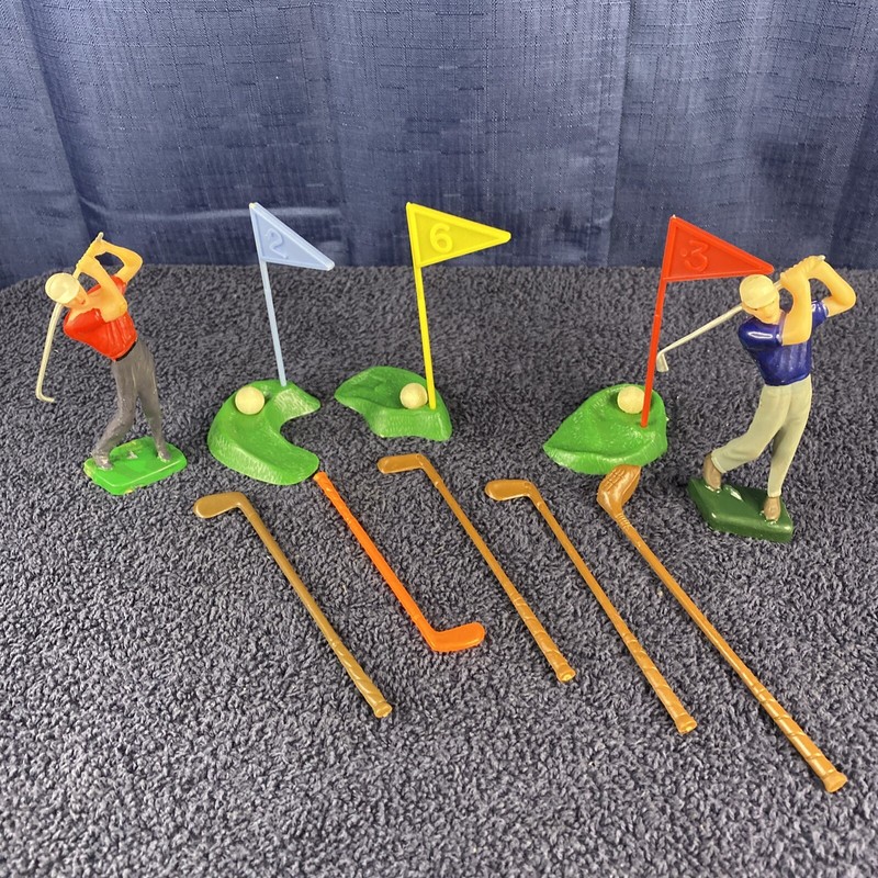 VINTAGE CAKE DECORATIONS GOLF GOLFING GOLFER PIN FLAGS CLUBS PRE OWNED