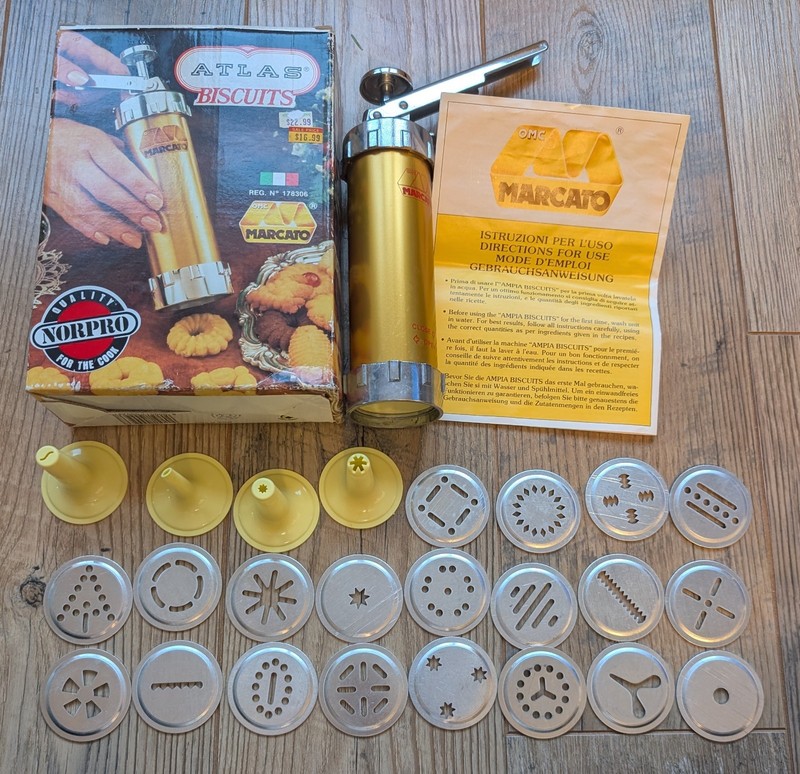 Marcato Atlas Biscuits Maker Cookie Press from Italy, 20 Discs and 4 Tips In Box