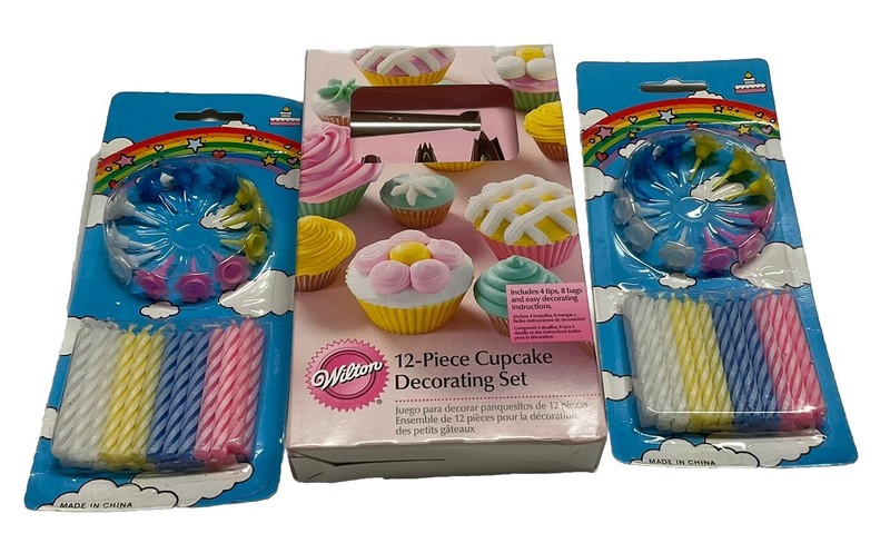 Wilton Cupcake/cake Decorating Icing Set W/Tips 12-Piece (4 tips, 8 bags, Instr)