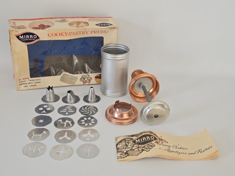 VTG 1950s Mirro Aluminum Cooky Pastry Press 358-AM Original Box 12 Discs 3 Tips