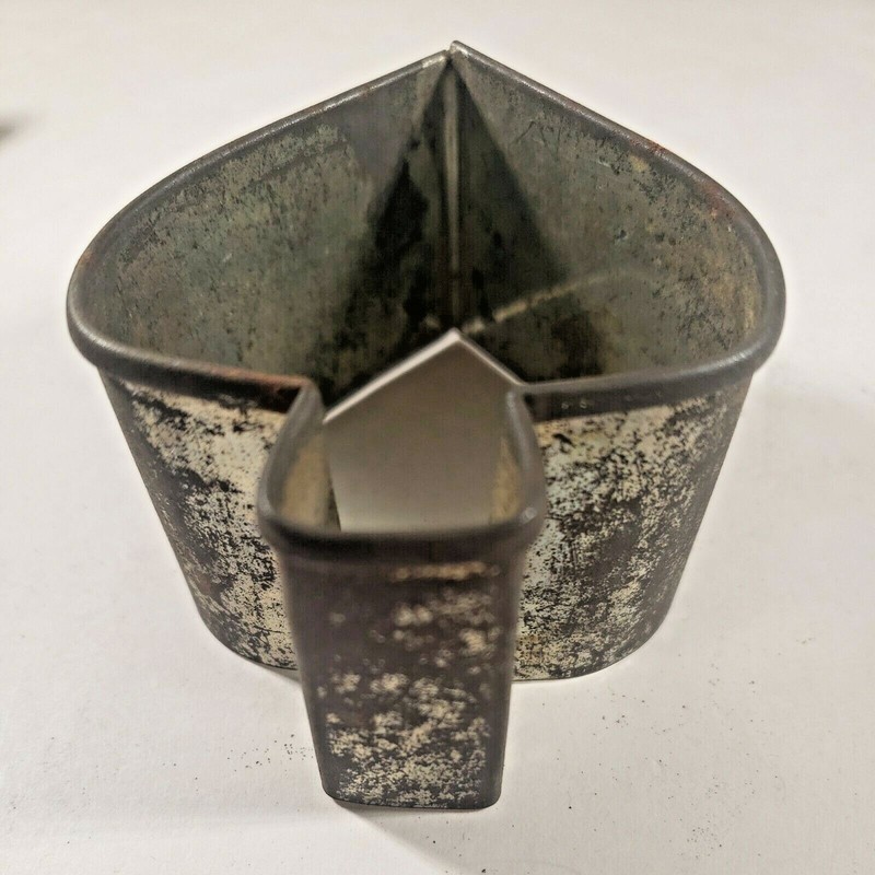 Vintage Tin Cookie Cutters Clover Stars Moon Spade Set of 5 gallery