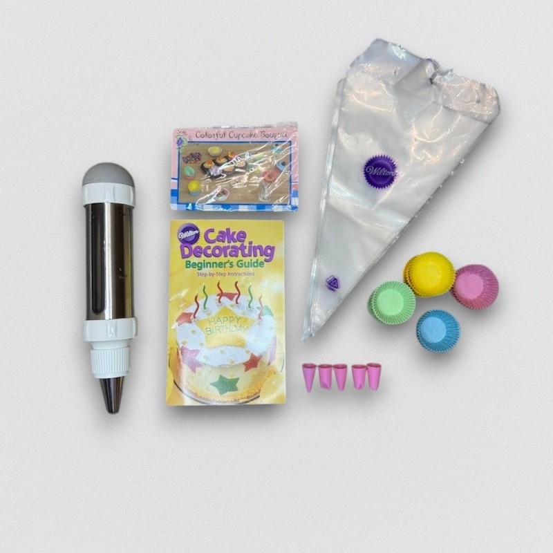 Cake Decorating Kit Icing Decorator Pastry Bags Tips Cupcake Liners Guide Book