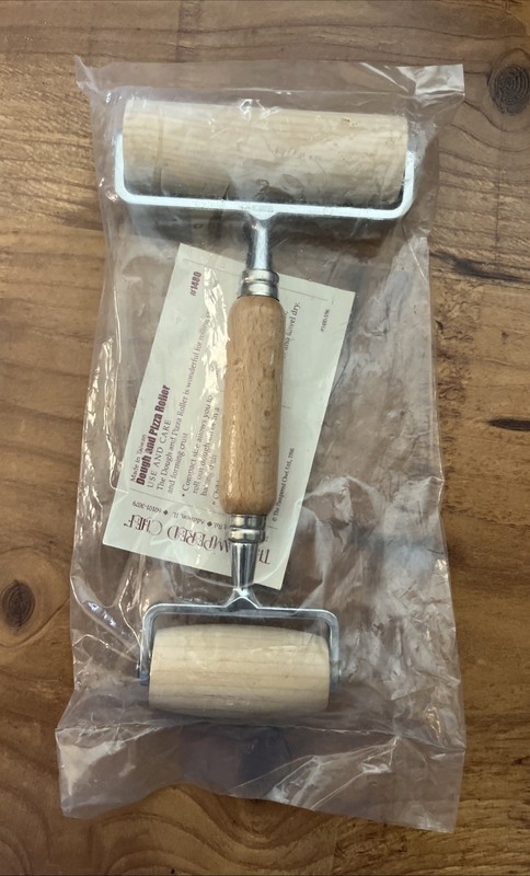 Pampered Chef 1480 Wood Dough and Pizza Roller Original Style NEW OLD STOCK gallery