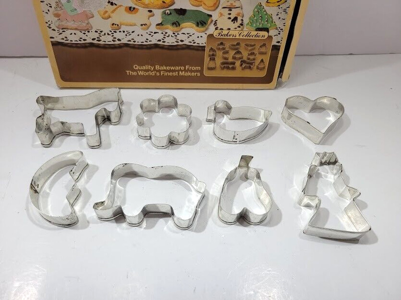 HOAN 8 Piece Tin Cookie Cutter Set Bakers Collection With Original Box gallery