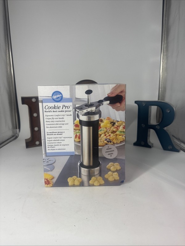 New Wilton Cookie Pro Cookie Press Set W/ 10 Stainless Steel Disks & Disc Storag