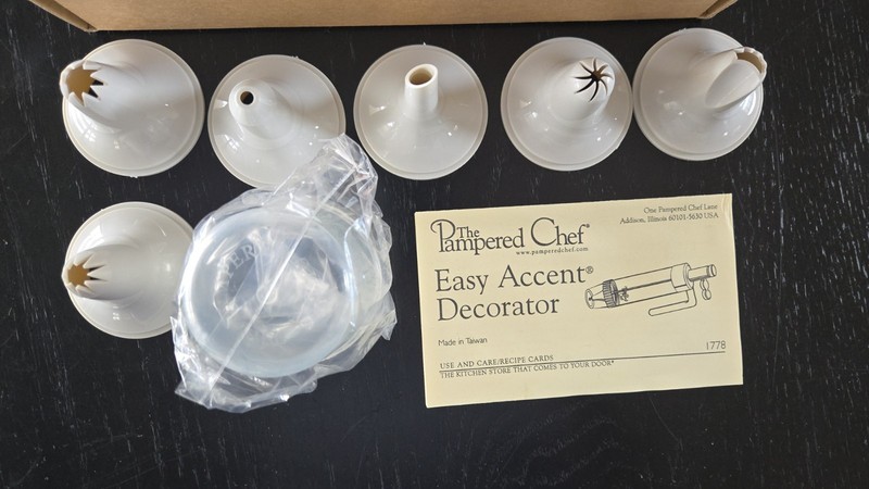 The Pampered Chef Easy Accent Decorator 1778 • Clean, Very Good gallery