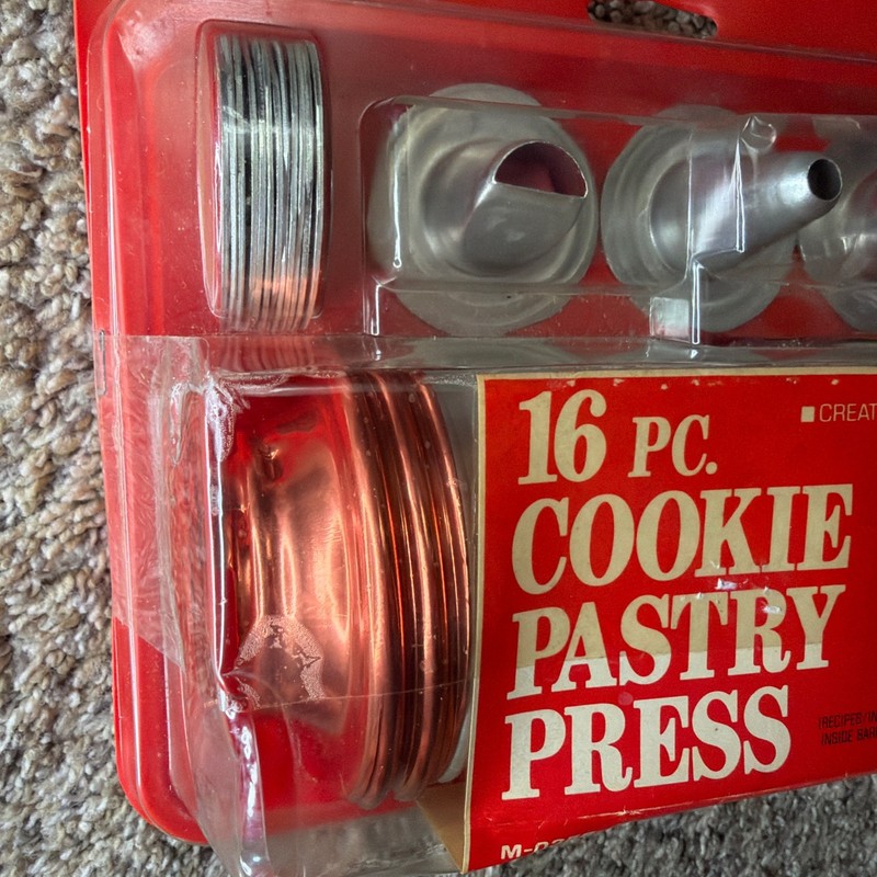 Mirro M-0358-22 Cookie Pastry Press Maker - 16 Piece - NEW in BOX - COMPLETE! gallery