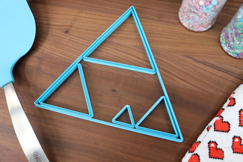 XL Triangle Cookie Cutters - 8in Through 1in Concentric Cutter gallery