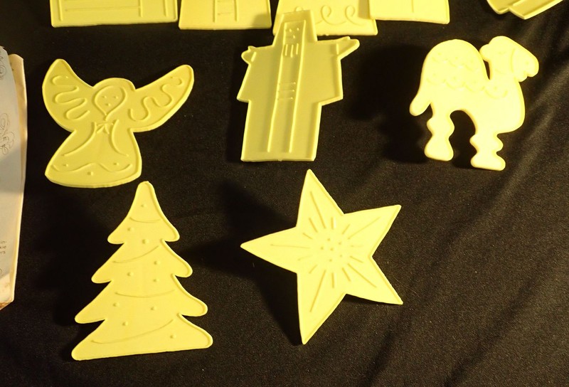 Vintage Lot of 10 Wilton Christmas Nativity Set Plastic Cookie Cutters gallery