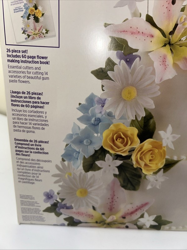 Wilton Gum Paste Flower Cutter Set with 26 pieces gallery
