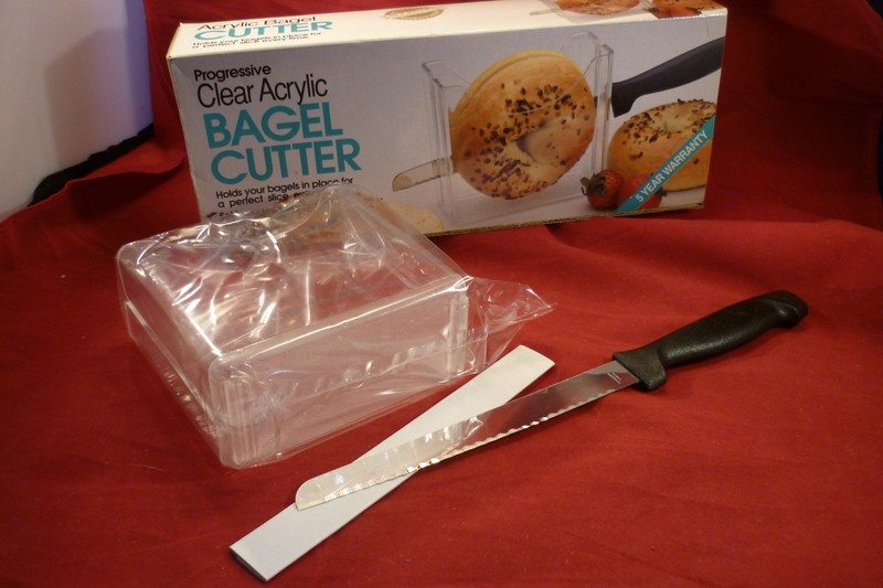 PROGRESSIVE CLEAR ACYRLIC BAGEL CUTTER NEW