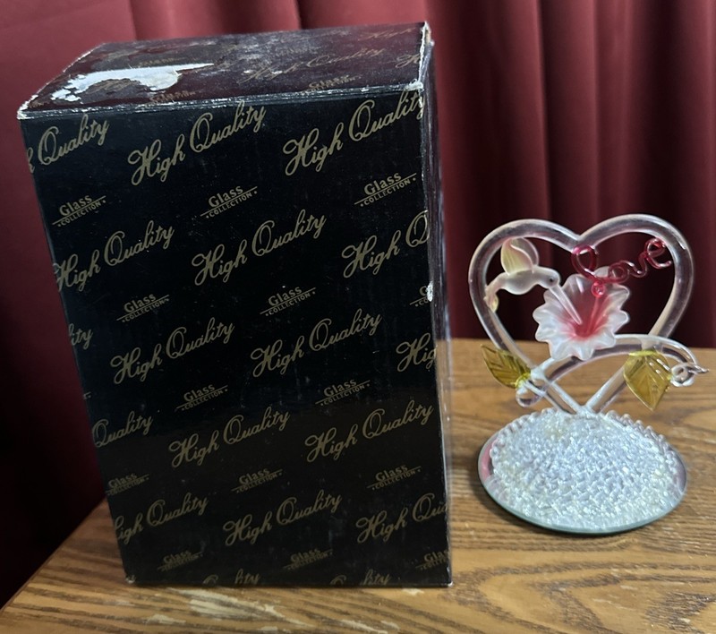 Valentine Day gift for her. Beautiful Glass Heart & A Hummingbird & Flower. NIB gallery
