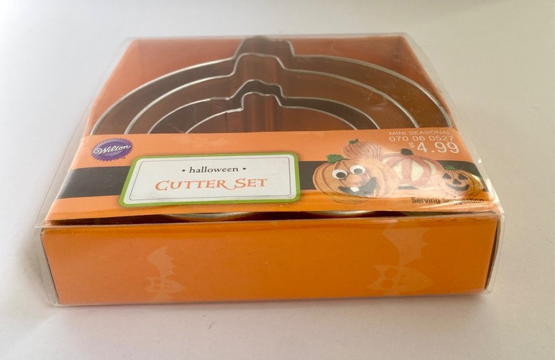 Pumpkin Cookie Cutters Set of 4 Wilton Metal Halloween Supplies New in Package gallery