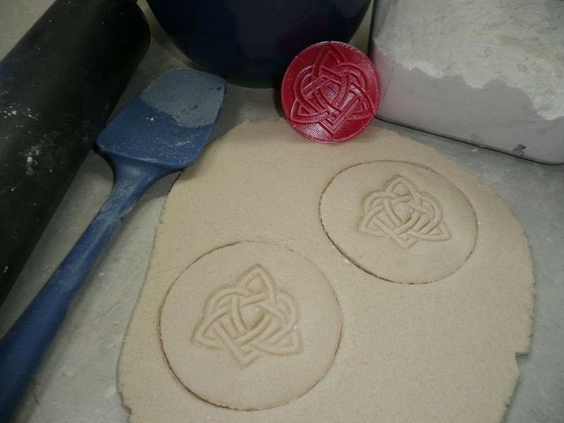 LOVE HEART CELTIC KNOT COOKIE STAMP EMBOSSER MADE IN USA PR4451 gallery