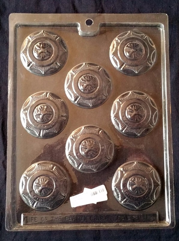 Jobs Round Fireman Badge Chocolate Plastic Candy Soap Mold LOP J-9