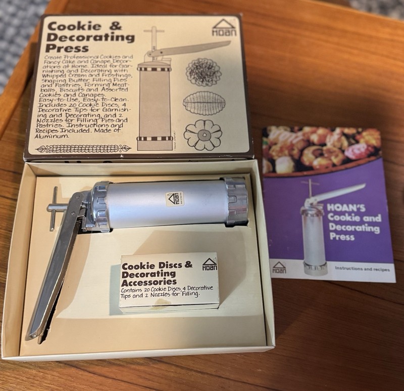 EUC Hoan Vintage 70s Aluminum Cookie & Decorating Press Complete Set gallery