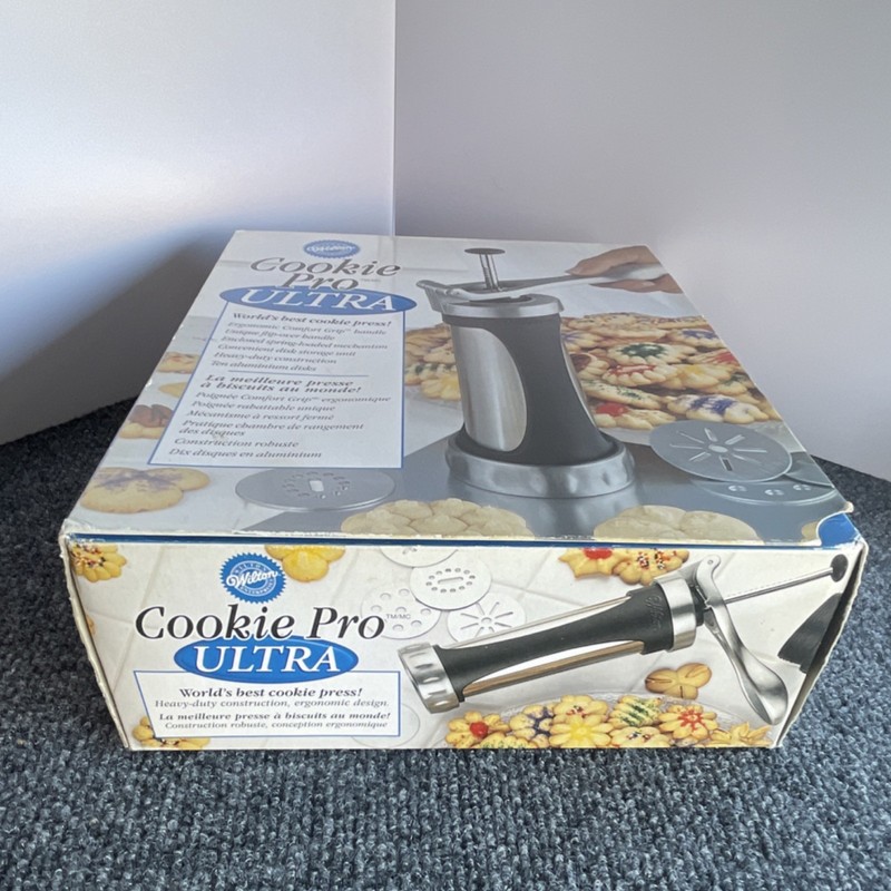 Wilton Cookie Pro Ultra Cookie Press Set Black Silver Aluminum w/ 10 Shape Disks gallery