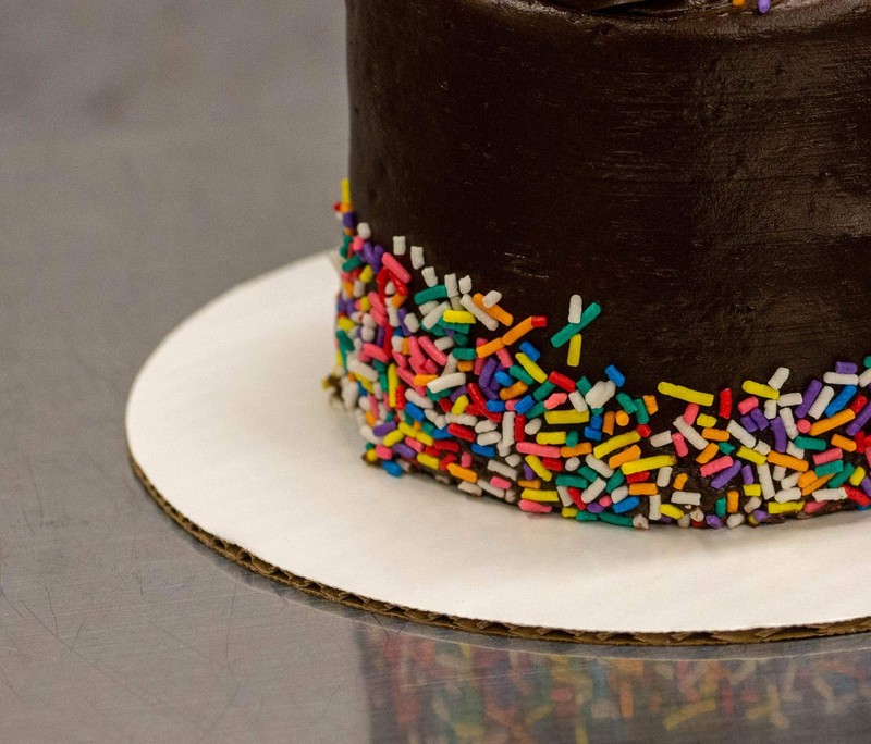 8 Inch White Greaseproof Cake Circles Case of 100 for Professional Presentation gallery