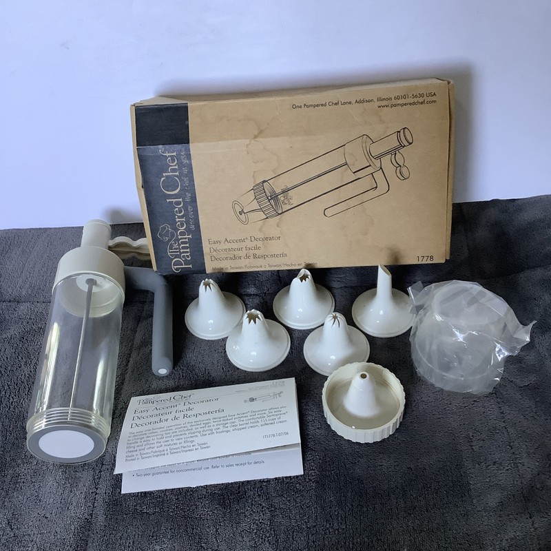 Pampered Chef Easy Accent Decorator 1778 In Box