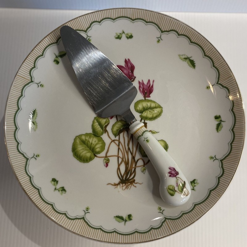 VICTORIAN GARDENS Briard Private Collection Pedestal Cake Plate & Utensils