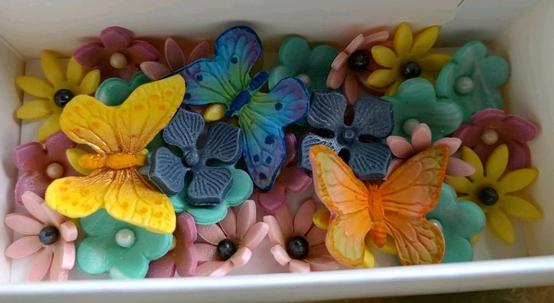 GUM PASTE BUTTERFLIES & ROSES ASSORTMENT: Decorate Your Own Cakes & Cupcakes!! gallery