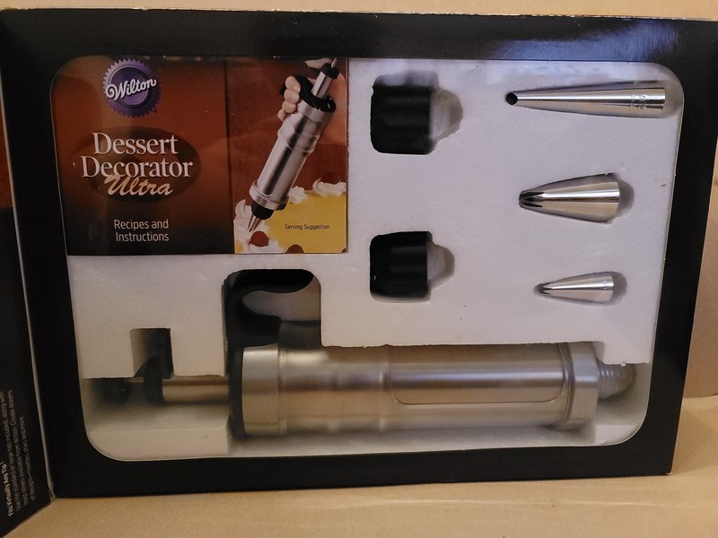 WILTON DESSERT DECORATOR ULTRA SET WITH RECIPE BOOK - USED gallery