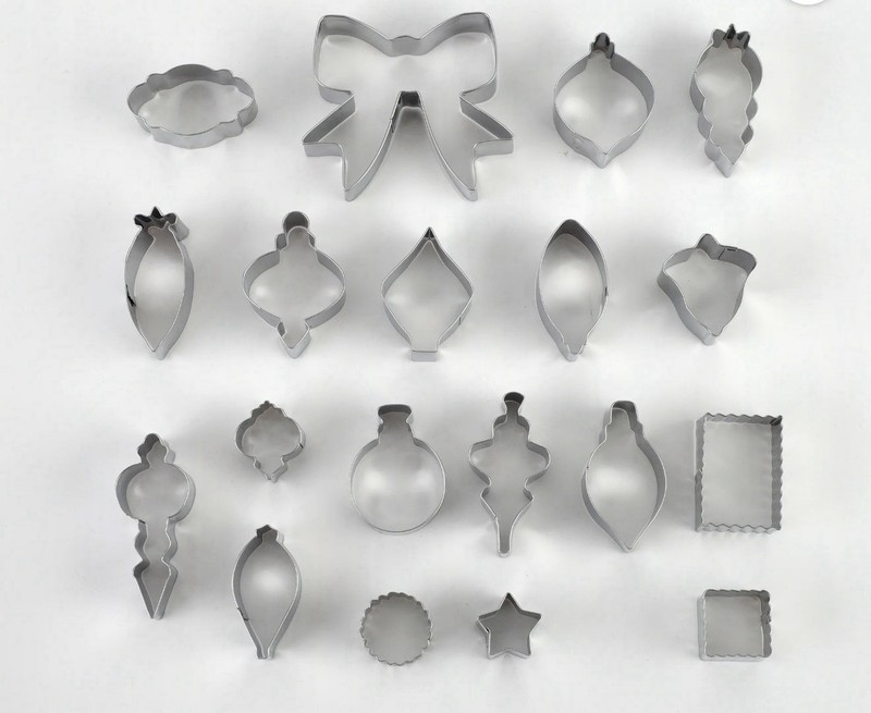 Cwc 19 Piece Xmas Cookie Cutter Set bow Bell Ornament Shapes Star Circle
