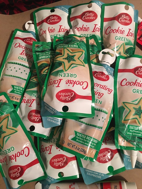 18 pcs lot 14 green and 2 white icing & 2 red icing Betty crocker decorating