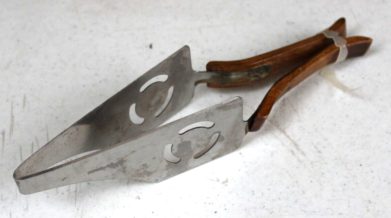 PAIR VINTAGE SETS 1960s MIRRO ALUMINUM CAKE PASTRY DECORATING KITS & CAKE CUTTER gallery