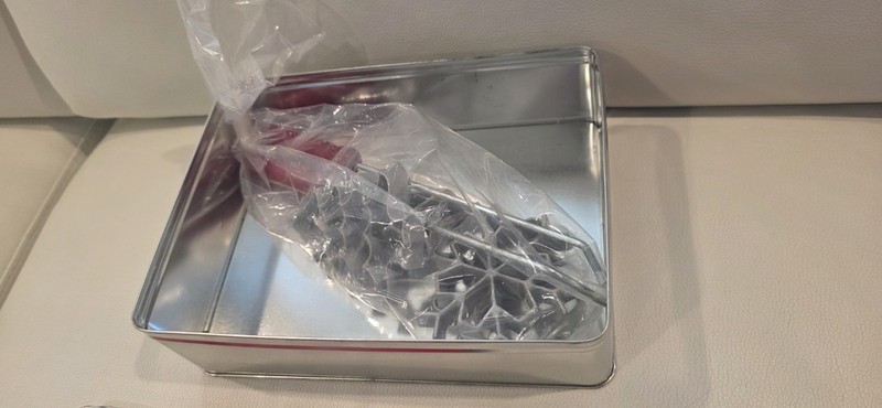 VTG Crate & Barrel Holiday Rosette 6-Piece Cookie Set In Box Never Used gallery