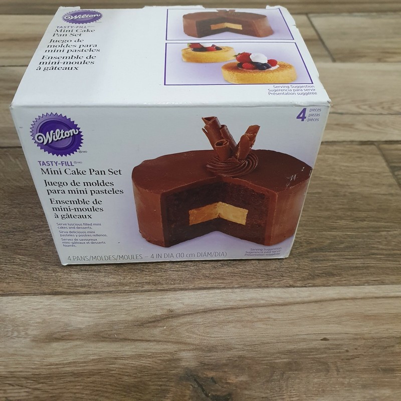 Wilton Tasty-Fill Mini Cake Pan Set #2105-155 BNOS, 4 Mini Cake pans BRAND NEW