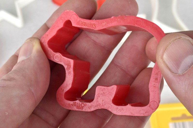 Lot of 25 Plastic Christmas & Misc Cookie Cutters Wilton Hallmark Jello Jigglers gallery