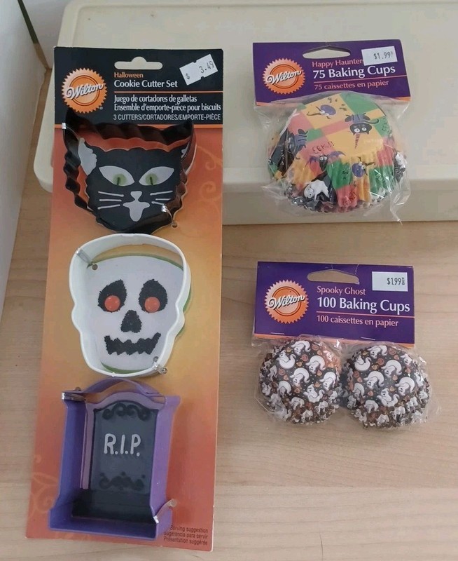 Wilton Halloween Baking Cups, 75 Large & 100 Small, Set If 3 Cookie Cutters 2007