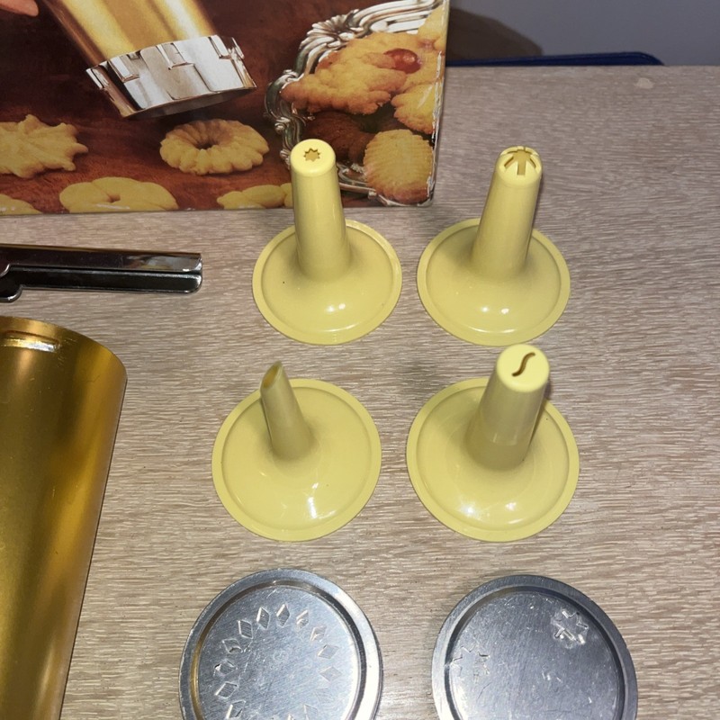 VTG Marcato Atlas Biscuits Cookie Press 4 Tips and 20 Discs w/ Box Complete VGC gallery