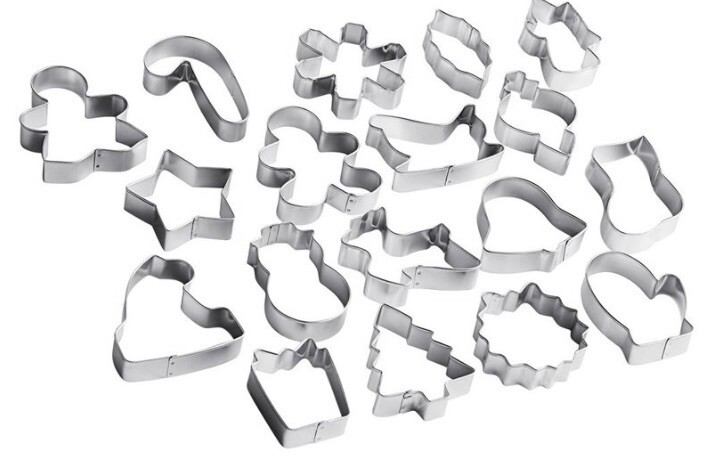 Wilton Holiday Cookie Cutter 18 Pc Stainless Steel Set of 2 Tubs gallery