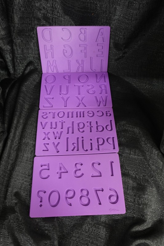 Wilton alphabet and numbers mold / capital / lower case / lot of 4