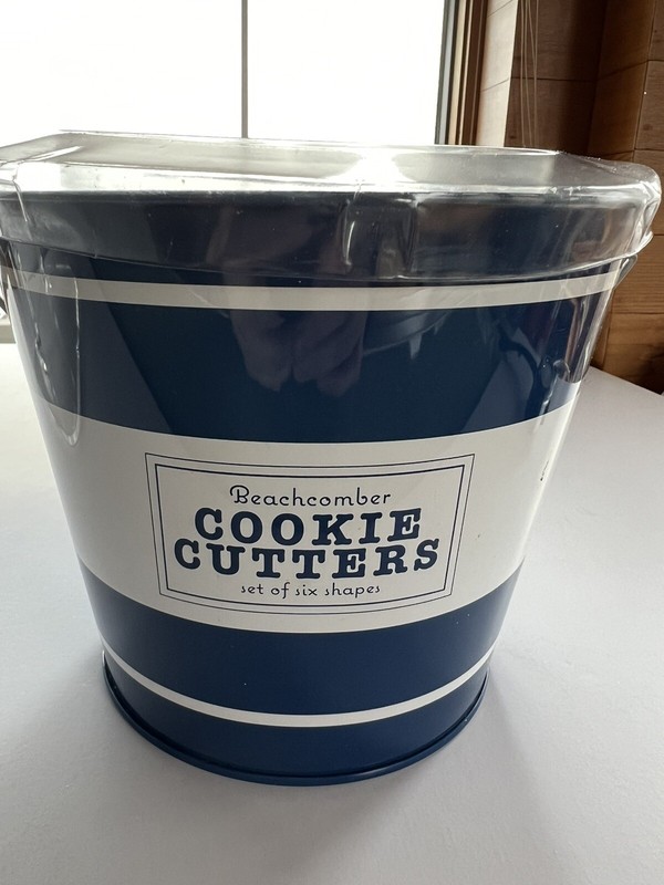Precious 2005 WILLIAMS SONOMA Set/7 Beachcomber Cookie Cutters in Beach Pail