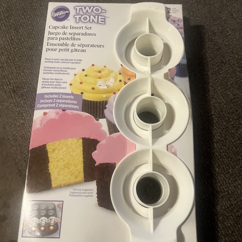 Wilton Cupcake Insert Set TWO-TONE 2 INSERTS new in package