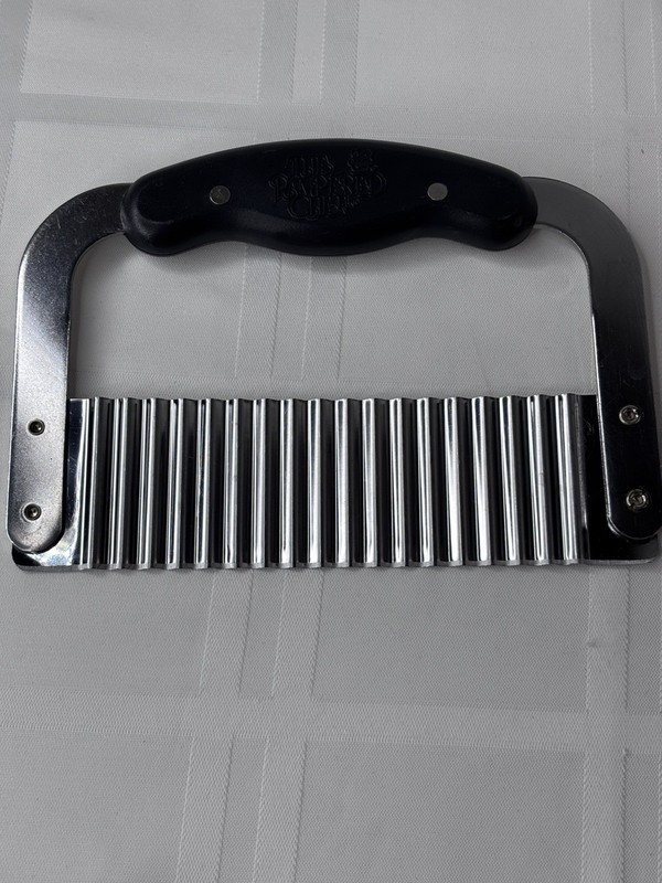 THE PAMPERED CHEF Wavy Chopper/Scraper/Dough/Pastry Cutter Stainless Steel Black gallery
