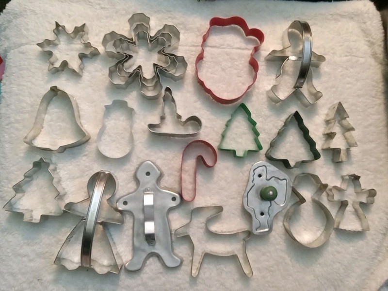 Metal Christmas Holiday Cookie Cutters Lot Of 20 Tree Snowman Santa Gingerbread