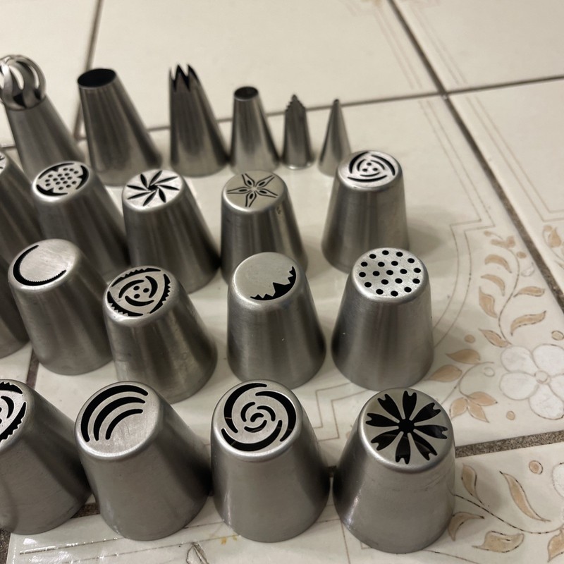 lot of 32 Stainless Steel KOREA piping cake decorating tips gallery