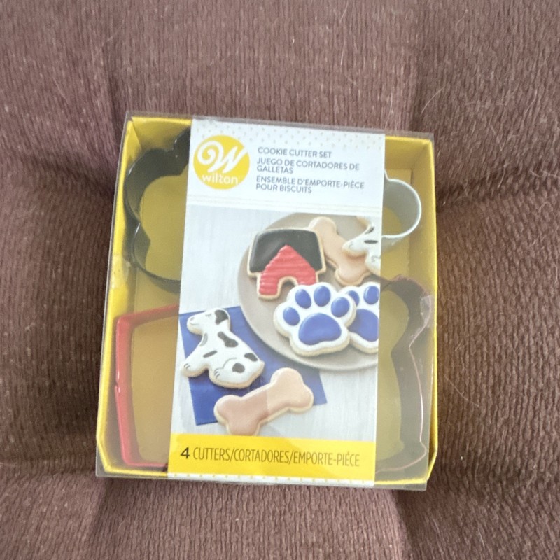 Wilton Metal Cookie Cutter Set 4-Pack Dog Paw Bone Doghouse Easy Clean gallery