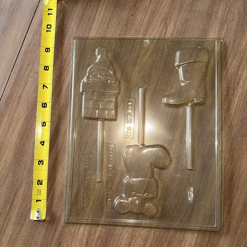 Lot of 6 Plastic Candy Molds - Christmas Themed - Assorted - Used gallery