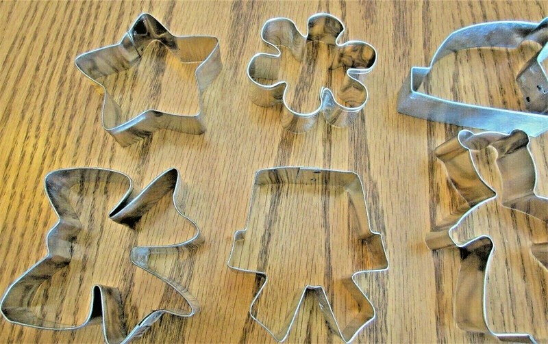 VINTAGE Cookie Cutters. Angel, Tree, Teddy Bear, Star, Snowflake, 9 METAL gallery