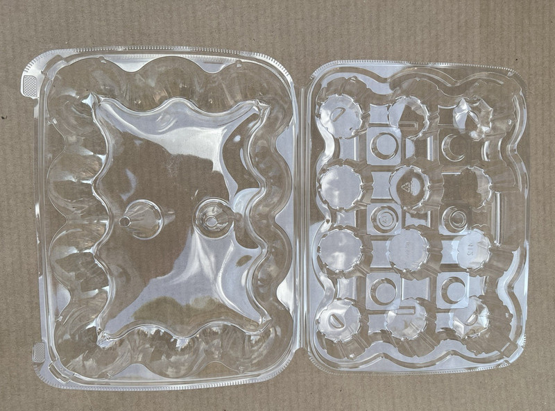 Sabert Clear Hinged 12 Count 2.5" Cupcake Container HKP412N DAMAGE BOX Lot of 70 gallery