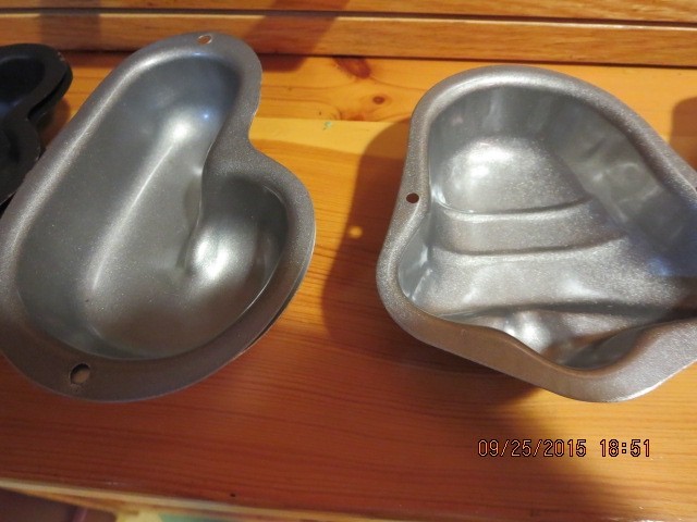 LOT OF 9 NON STICK CHRISTMAS MOLDS--#R14-7 gallery