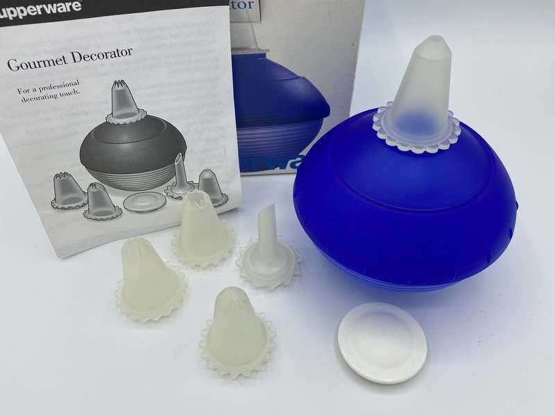 Tupperware Gourmet Decorator with Tips Frosting Icing Cake Cupcake Instructions
