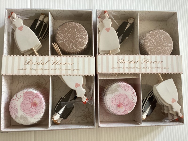 Meri go Round 48 CUPCAKE CASES & 48 TOPPERS Bridal Shower WEDDING Bride Groom