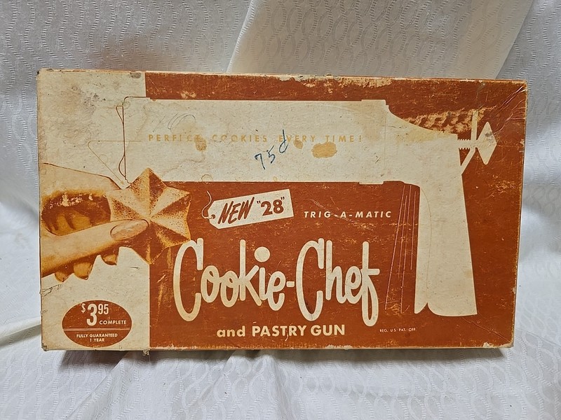 Trig-A-Matic Cookie Chef and Pastry Gun 28 Vintage – Original Box